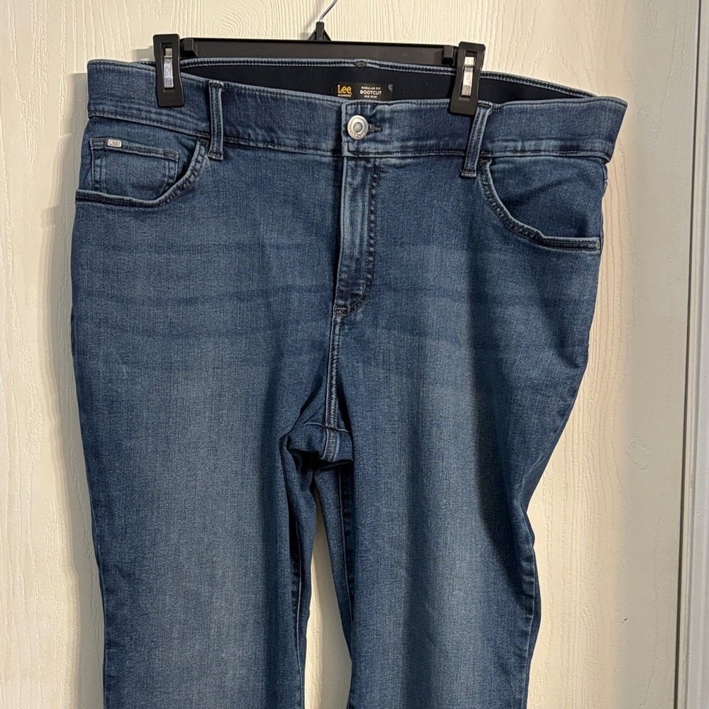 Lee Women's Straight Leg Jeans in Deep Blue - Picture 3 of 8